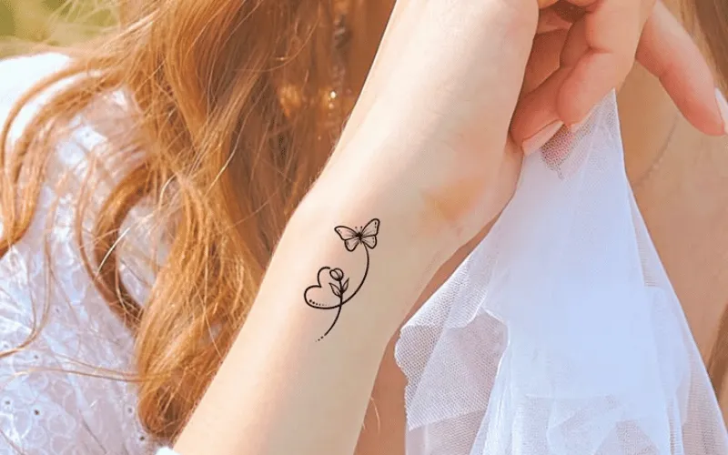Read more about the article Wrist Tattoos for Girls: Delicate & Stylish Designs